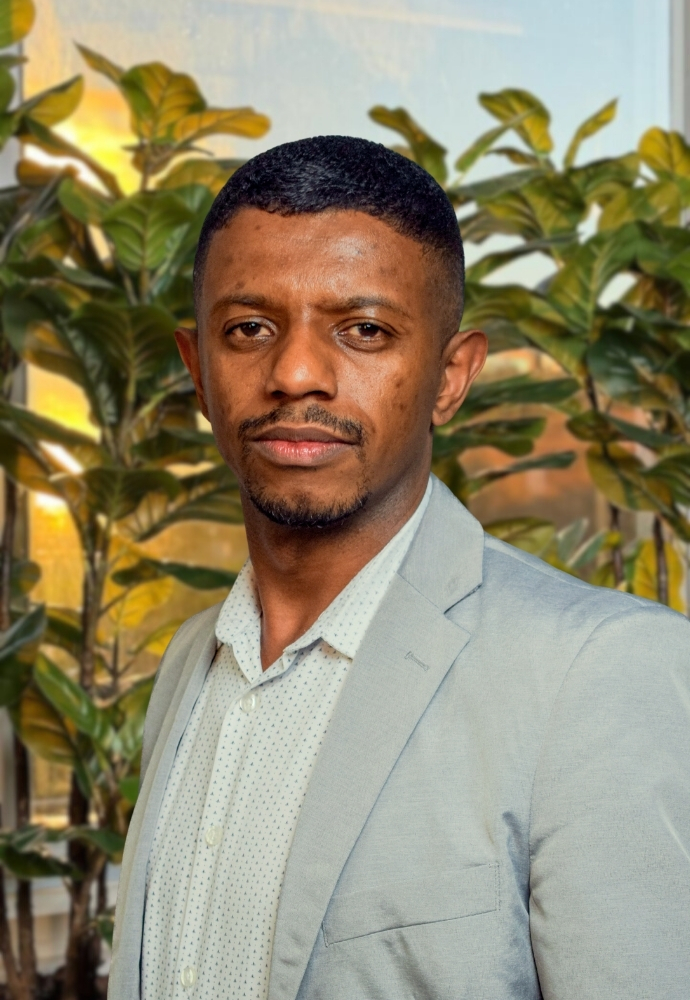 Time Lacerda, Tales_Vicente